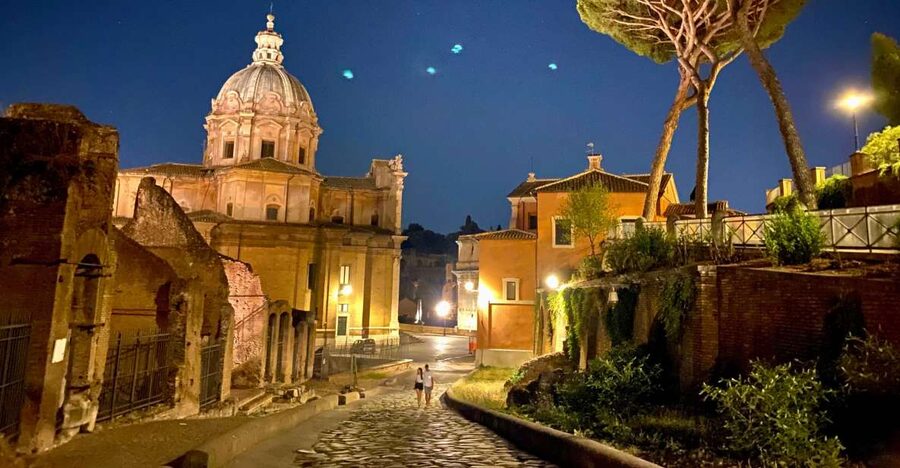 Rome: Wonders of Ancient Rome at Dusk - Starting beside the Colosseum
