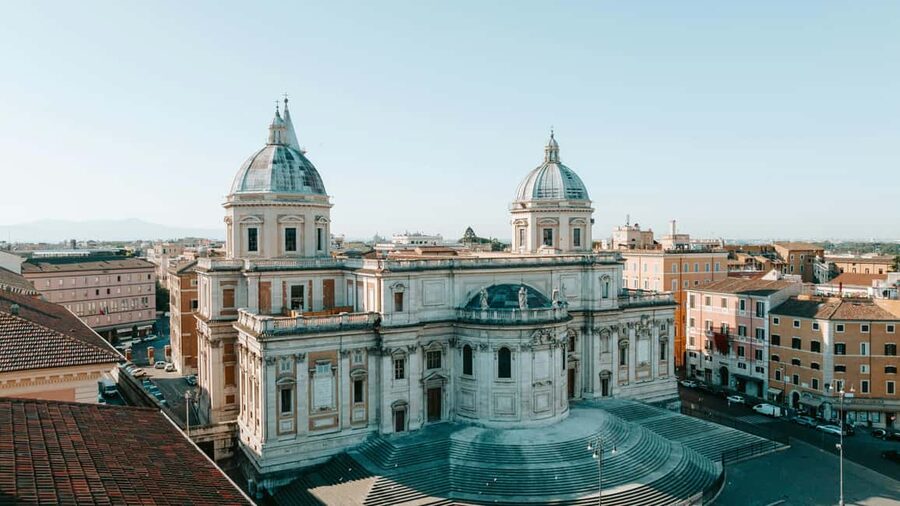 Santa Maria Maggiore Basilica and Dome - Using the audio guide inside Santa Maria Maggiore
