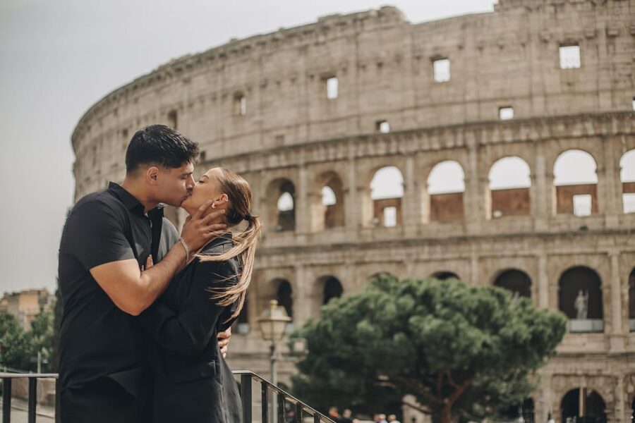 Secret Proposal Photoshoot in Rome + Reel - What the strongest praise tells you