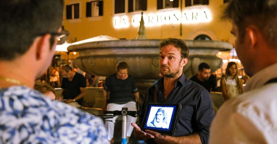 Secrets of Rome: Historical True Crime Small Group Tour - Why Rome’s darker side works so well on foot