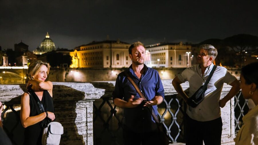 Secrets of Rome: Historical True Crime Small Group Tour - Via Giulia and the scandals of old Rome