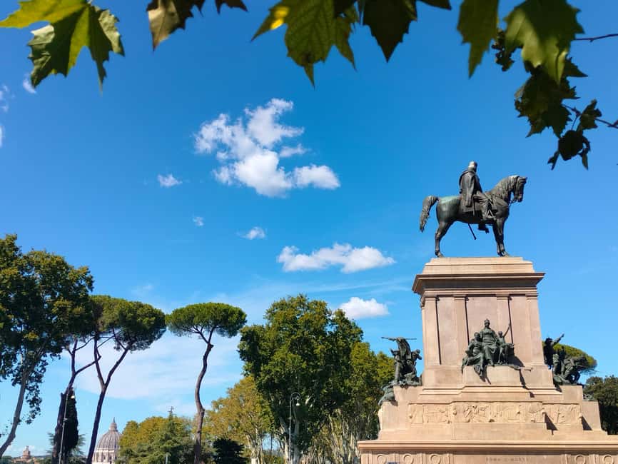 Sette colli tour - The Acqua Paola fountain and a descent into Trastevere