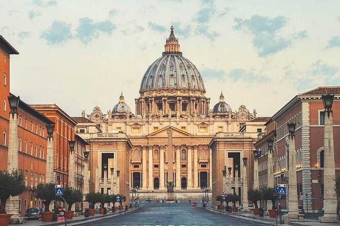 Skip-the-Line Ticket with Host - Vatican Museums & Sistine Chapel - Meeting LivTours near Viale Vaticano 100