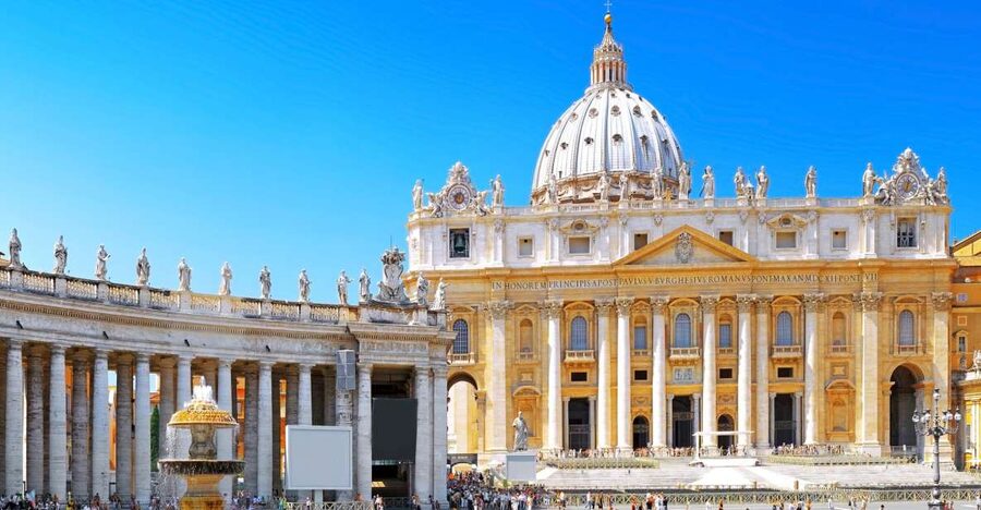 Skip the line Vatican Museum Sistine & St.Peter Private Tour - Borgia Apartments and modern religious art