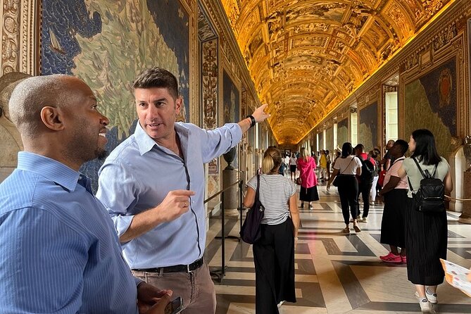 Skip-The-Line Vatican Museums, Sistine Chapel & Basilica Tour - Meeting your guide at Viale Vaticano