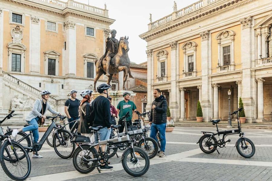 Sunrise in Rome: Small Group E-Bike Tour & Italian breakfast - Campidoglio Hill and the first light over Rome