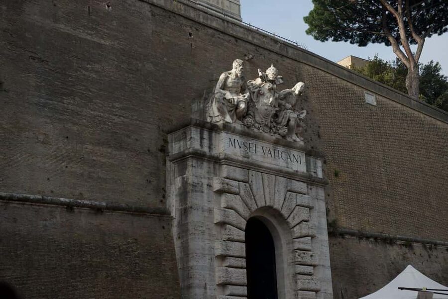 Vatican Museums and Sistine Chapel Tour with Basilica Access - Understanding the Sistine Chapel before you enter