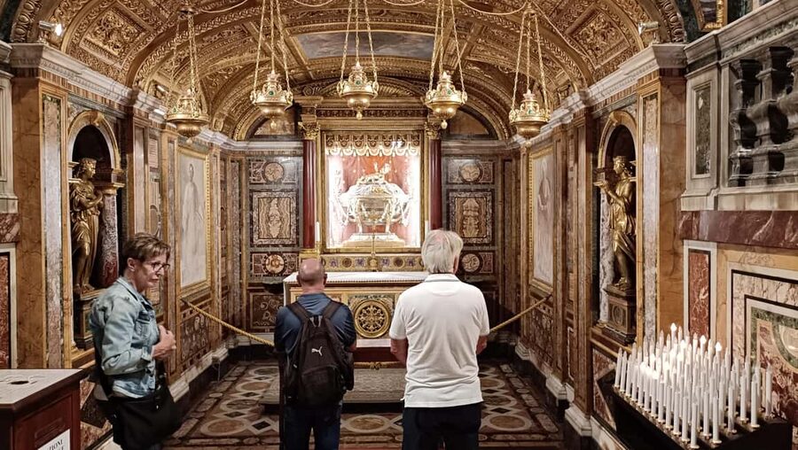 Vatican: Pope Francis Tomb and Papal Basilicas Tour - Why this basilica route works so well