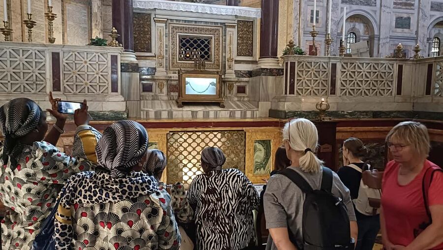 Vatican: Pope Francis Tomb and Papal Basilicas Tour - Timing, dress, and the right pace