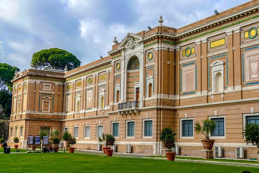 Vatican: Priority Entry to Vatican Museums an Sistine Chapel - The Vatican Museums route, from sculpture to painted rooms