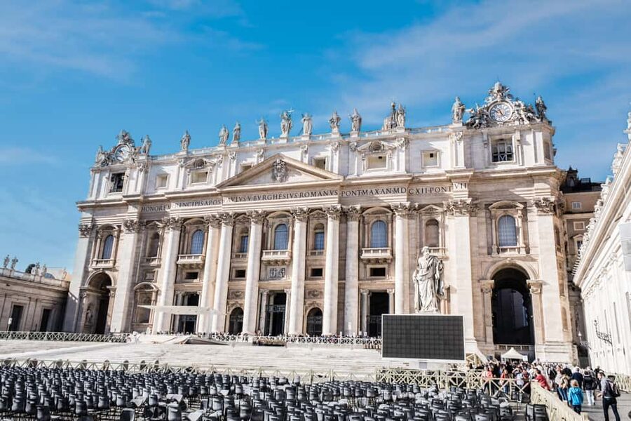 Vatican: St. Peter’s Basilica & Dome Ticket with Audioguide - St. Peter’s Square and the morning start