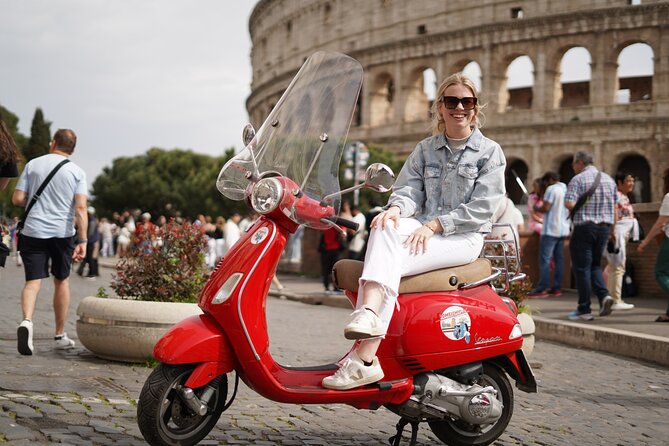 Vespa Scooter Tour in Rome with RomeIsMyLove Pro Photo Team - Starting at the Colosseum