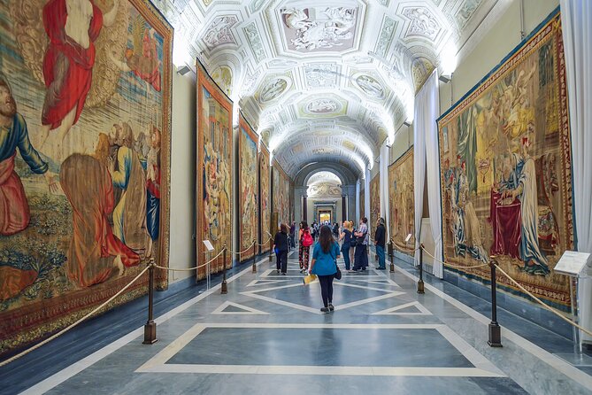 VIP Vatican, Sistine Chapel & St. Peter's Basilica Guided Tour - Seeing the Sistine Chapel