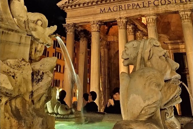 Walk the magic of Rome at night - A church inside the ancient Pantheon